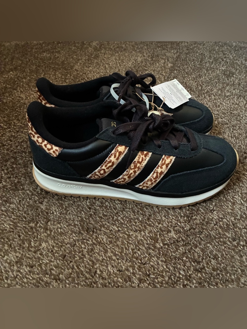 Women's Adidas Run 70s 2.0 Retro Sneaker, Size 7.5, new without box